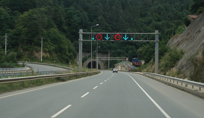 Rize-Trabzon yolunda heyelan tehlikesi