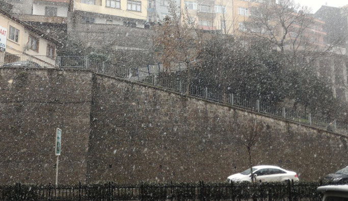 Trabzon'da kar yağışı başladı!