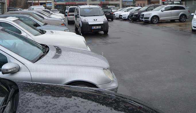 İnternetten araba satışı galericileri vurdu