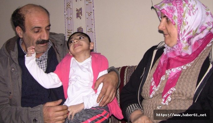 Artvinli baba engelli kızı için akülü araç istiyor