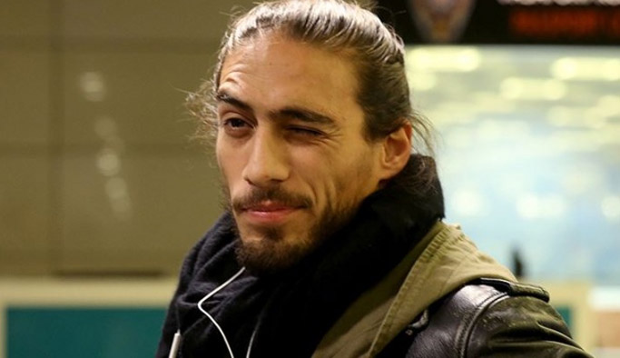 Caceres imzayı atıyor