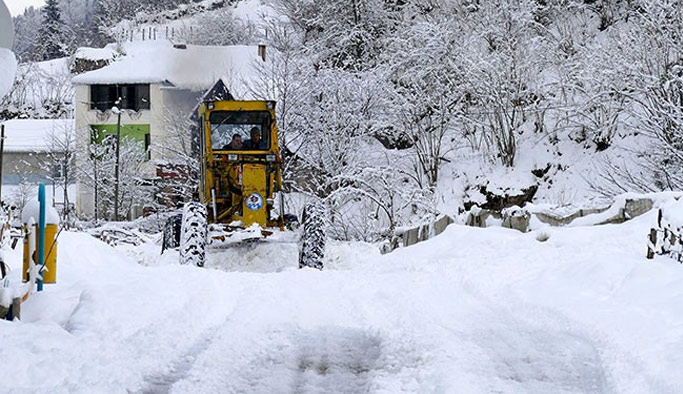 Doğu Karadeniz'de 1474 mahalle ve köy yolu kapalı!