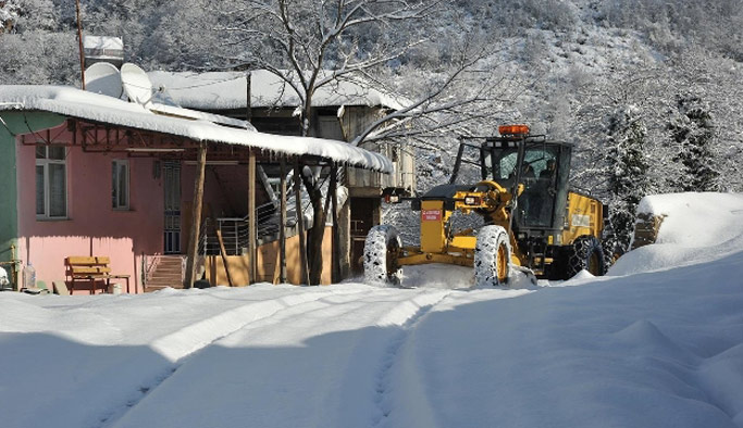 Doğu Karadeniz'i Kar vurdu: 1420 yol ulaşıma kapalı!