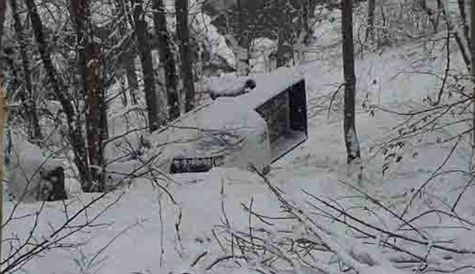 Kamyonet fındık bahçesine devrildi! Yaralılar var