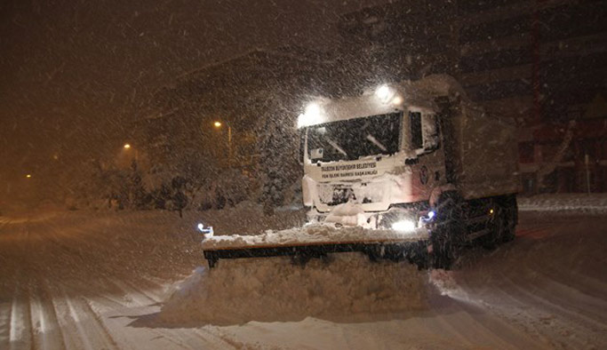 Trabzon'da kar mücadelesi sürüyor!