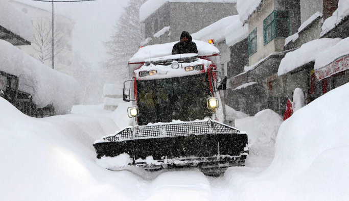 Rize’de köylerde mahsur kalan 3 hasta kurtarıldı