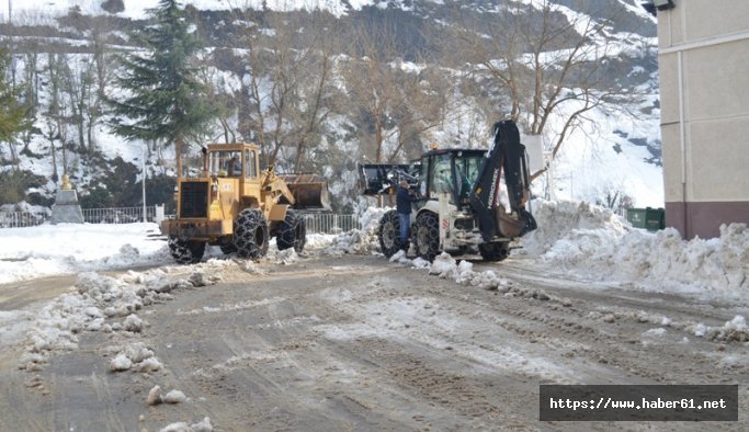 Trabzon Şalpazarı'nda okullar eğitim için temizlendi