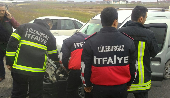 4 servis, 2 otomobil birbirine girdi: 23 yaralı