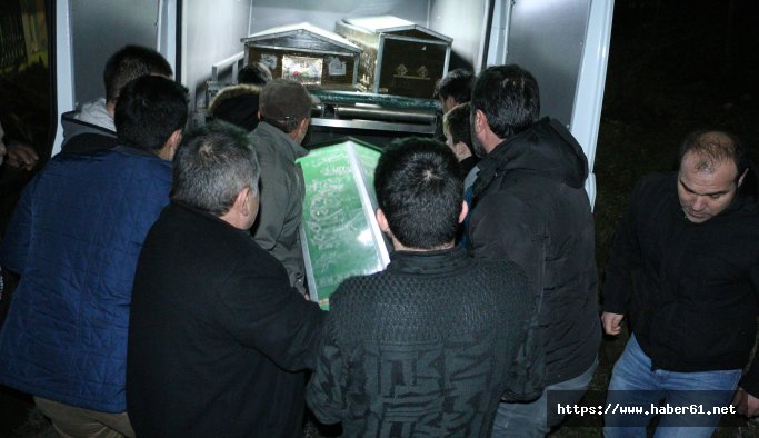 Ölen sahibinin kapısından ayrılmadı