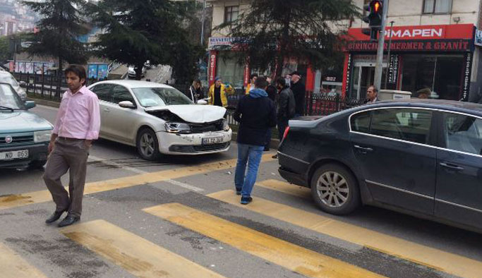 Trabzon’da kaza! Kırmızı ışıkta…