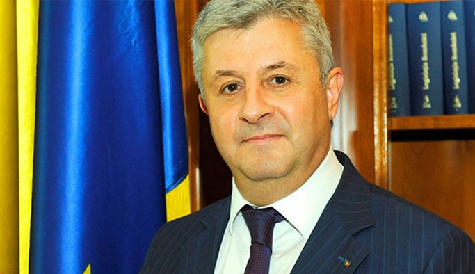 Romanya’da protestolar istifa getirdi