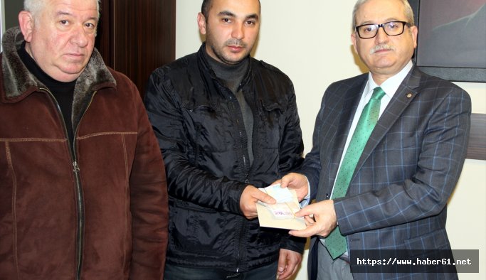 10 bin lira buldu kuruşuna dokunmadan teslim etti