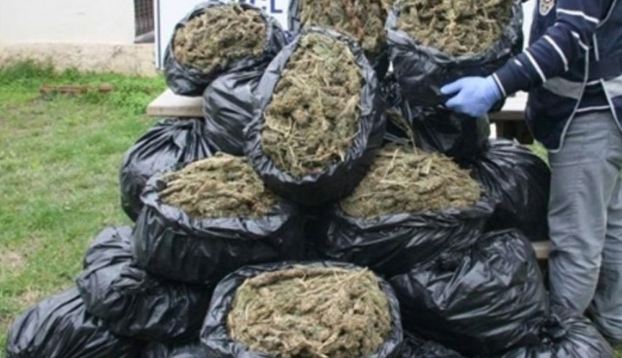 1 tondan fazla esrar yakalandı!