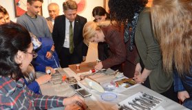 Şengül Yavuz'dan filografi sergisine ziyaret