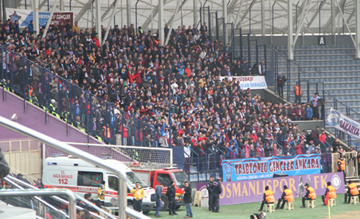 Trabzonspor taraftarı yerini aldı!