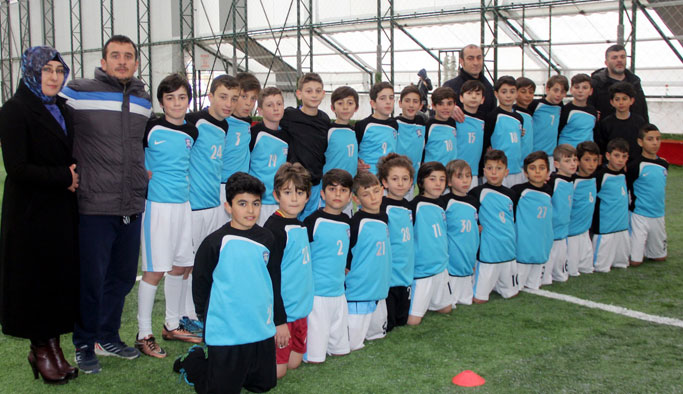 Rize'de eşinden antrenör kocaya büyük destek