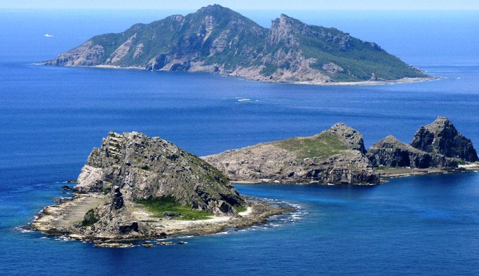 Türk savaş gemisi Kardak’ta