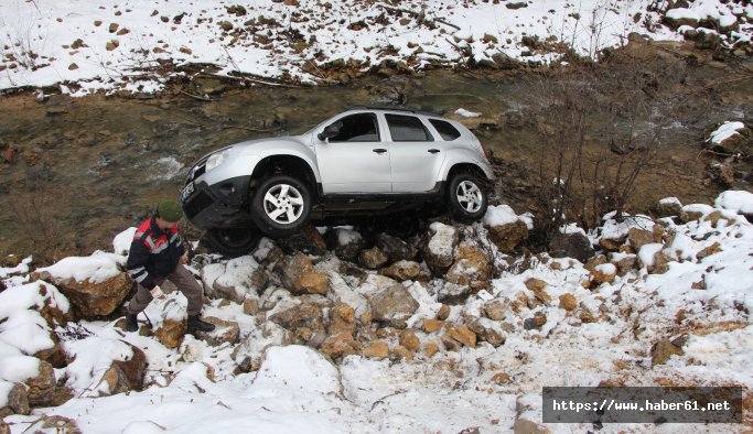 Dereye uçan araçtan mucize kurtuluş!