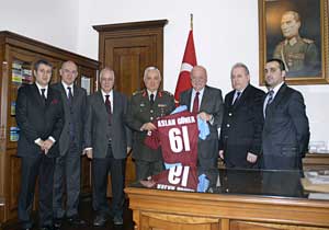 TS Aslan Güner'i ziyaret etti