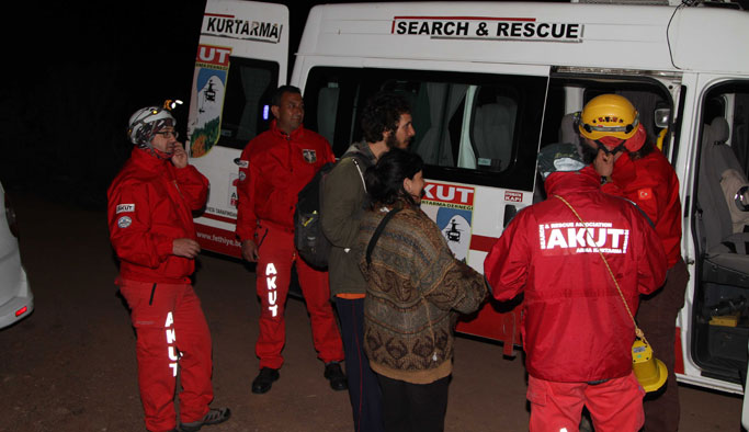 Ormanda kaybolan üniversite öğrencileri bulundu