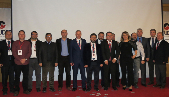 Doktorlardan Cevdet Erdöl'e ödül