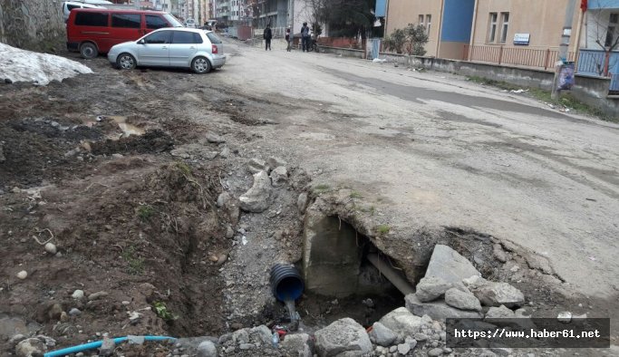 Yomra'da bu yolun hali içler acısı - Whatsapp İhbar Hattı