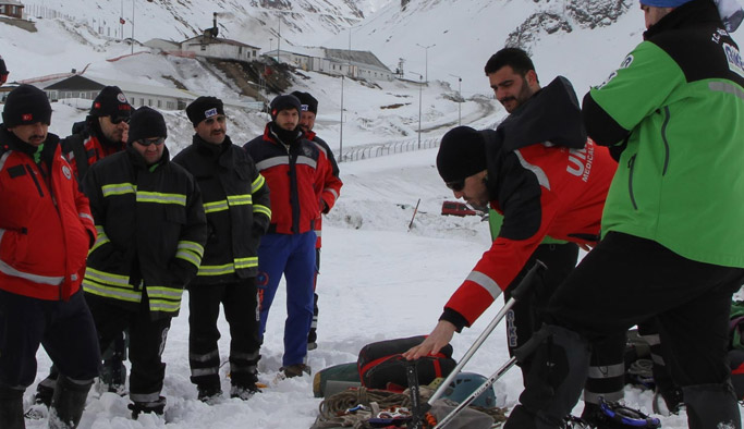 Ovit'te kar ve çığ eğitimi