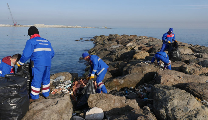 Trabzon'da sahil çöplerden temizlendi