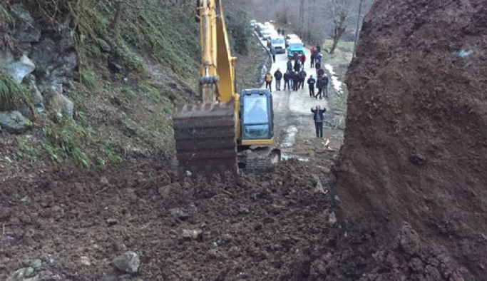 Rize'de toprak kayması!