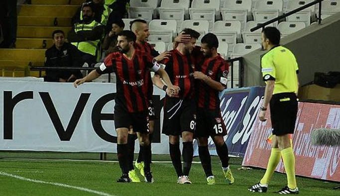 Trabzonspor'un eski futbolcuları Fener'in belası oldu!