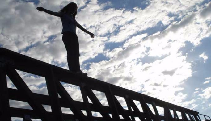 Gençleri internetten ölüme sürüklüyorlar