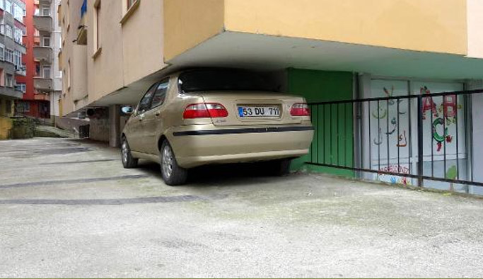 Rizeli'nin arabasını park ettiği yere inanamayacaksınız!