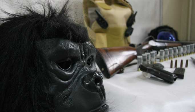 Rusya'da goril maskeli soyguncu