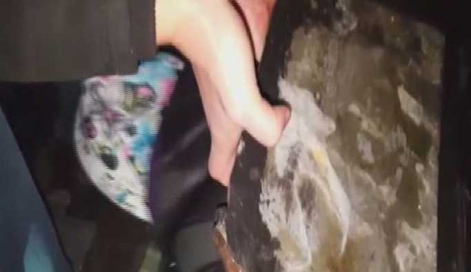 FETÖ'den arana kadın gizli bölmeden çıktı