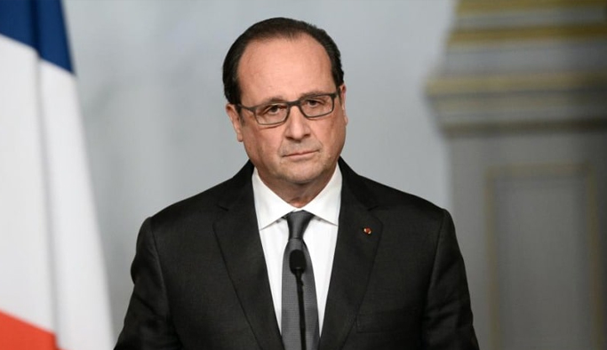 Fransa Cumhurbaşkanı konuşurken silah sesleri geldi!