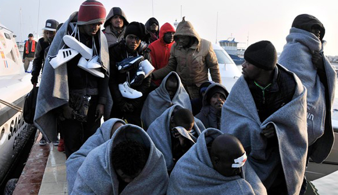 Kaçak göçmenler son anda kurtarıldı