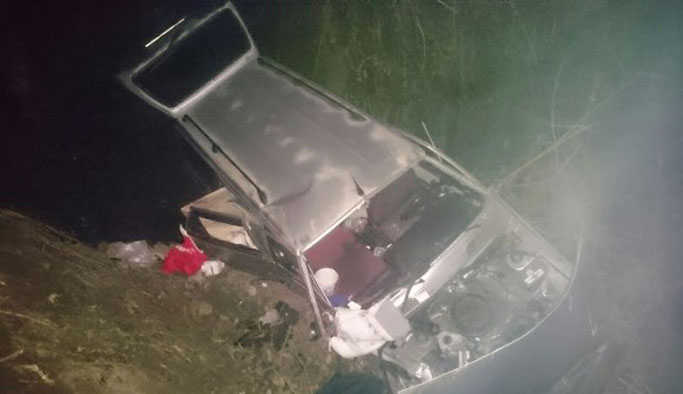 Trabzon plakalı araç Giresun'da dereye uçtu: 7 yaralı!