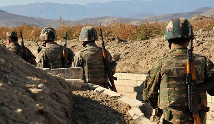 Azerbaycan Ermenistan’ın askeri aracını vurdu