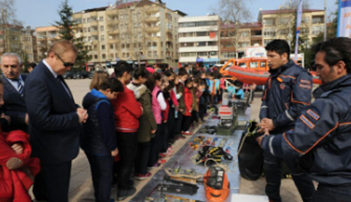 Trabzon'da "Afet Bilinci Resim Sergisi" düzenlendi