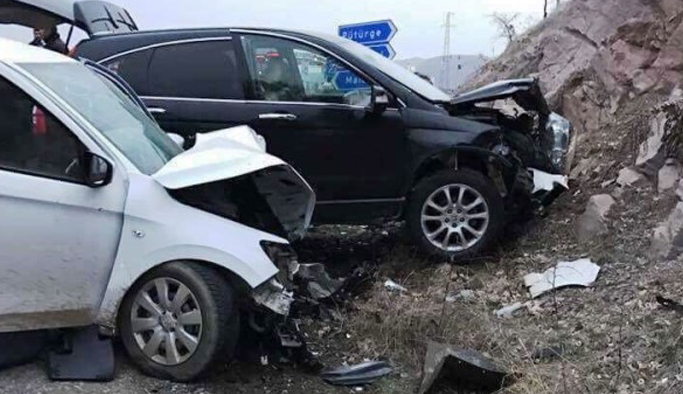 Kaymakamın makam aracı kaza yaptı: 2 ölü, 6 yaralı