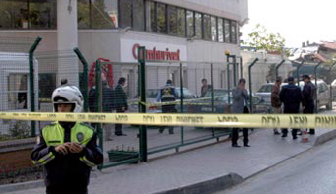 Cumhuriyet Gazetesi önünde silah sesleri!