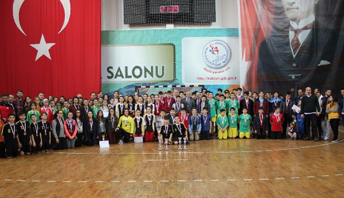 Hentbolda şampiyonlar aynı okuldan