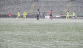 Dolu yağdı maç iptal edildi