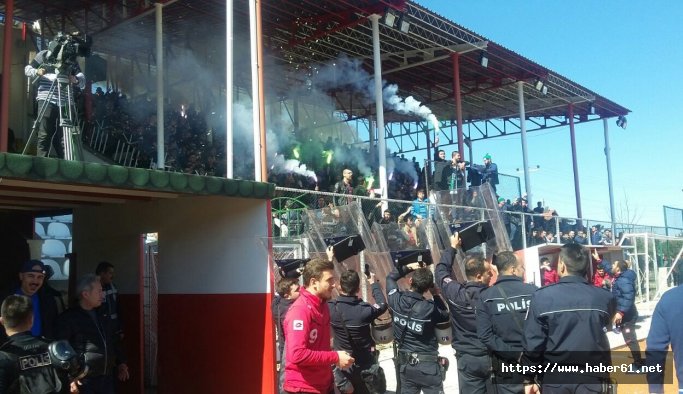 Maçta kavga! Polis ve taraftarlar yaralandı