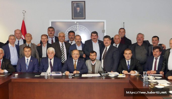 Başkan Gümrükçüoğlu muhtarlarla buluştu