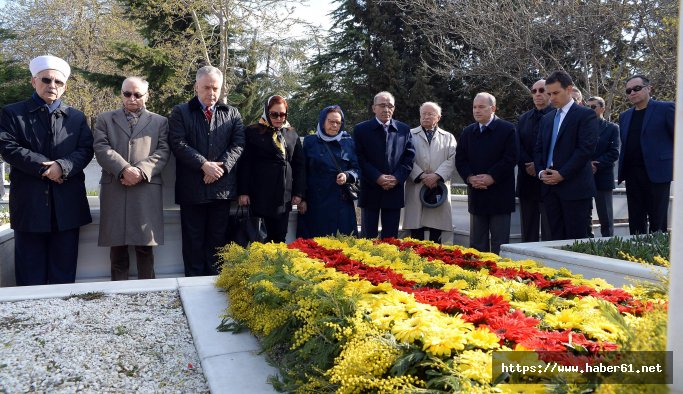 Çetin Emeç mezarı başında anıldı