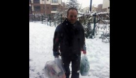 Eski Bakanın oğlu bakkalda çalışıyor