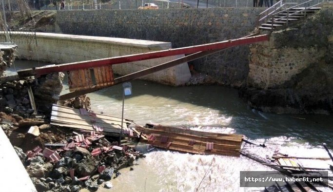 Gümüşhanede müzelere ulaşım sağlayan köprü çöktü