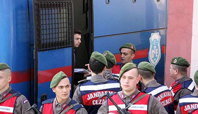 Babadan FETÖCÜ oğluna "Onurun varsa kafana sık"