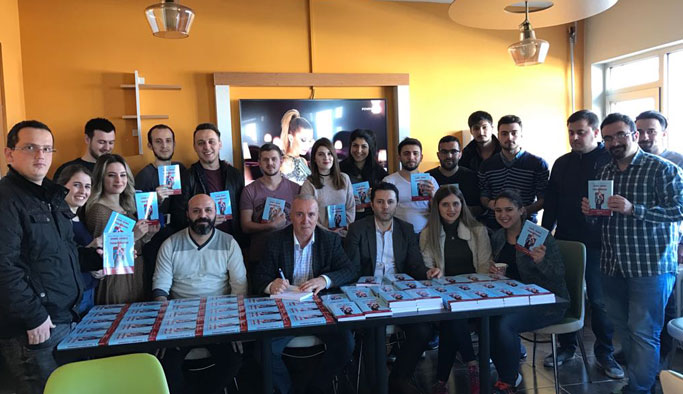 Akademi Fenomen’den Cevat Ocak’a imza günü